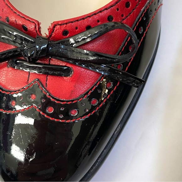 SALVATORE FERRAGAMO black patent red leather Oxford round toe bow ballet flats - Picture 10 of 12